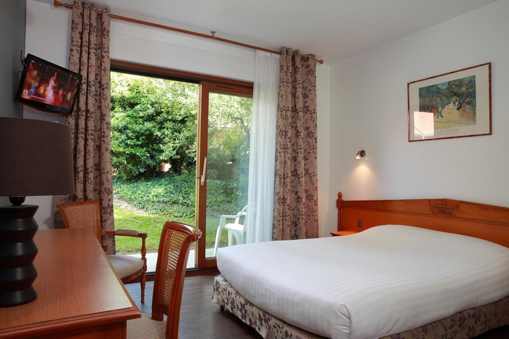 Cit'Hotel Le Pot D'Etain Holnon Buitenkant foto
