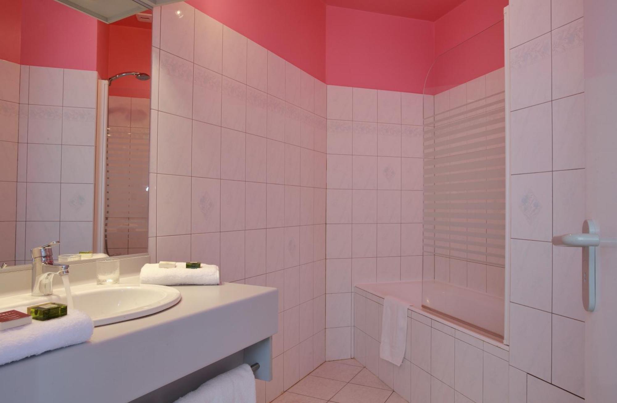 Cit'Hotel Le Pot D'Etain Holnon Buitenkant foto