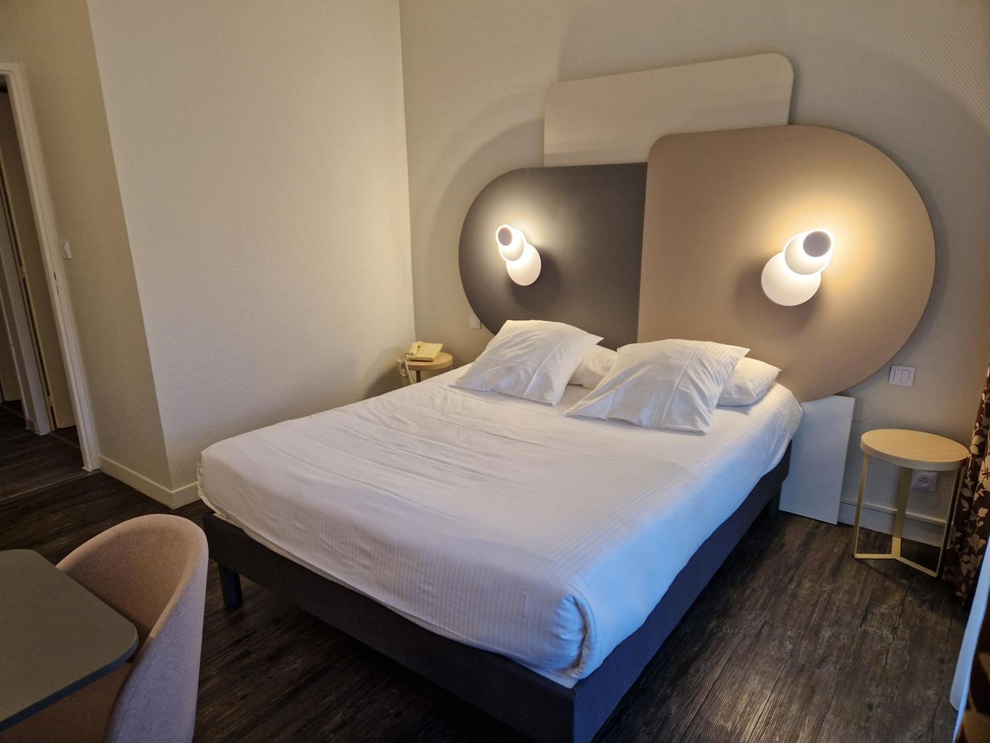 Cit'Hotel Le Pot D'Etain Holnon Buitenkant foto