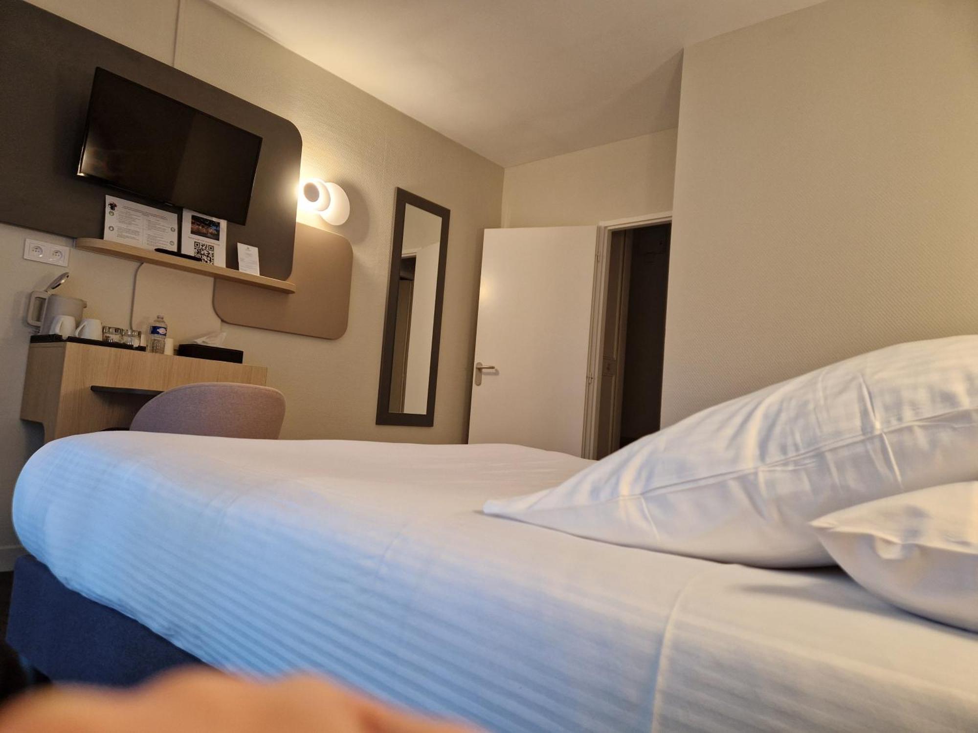 Cit'Hotel Le Pot D'Etain Holnon Buitenkant foto