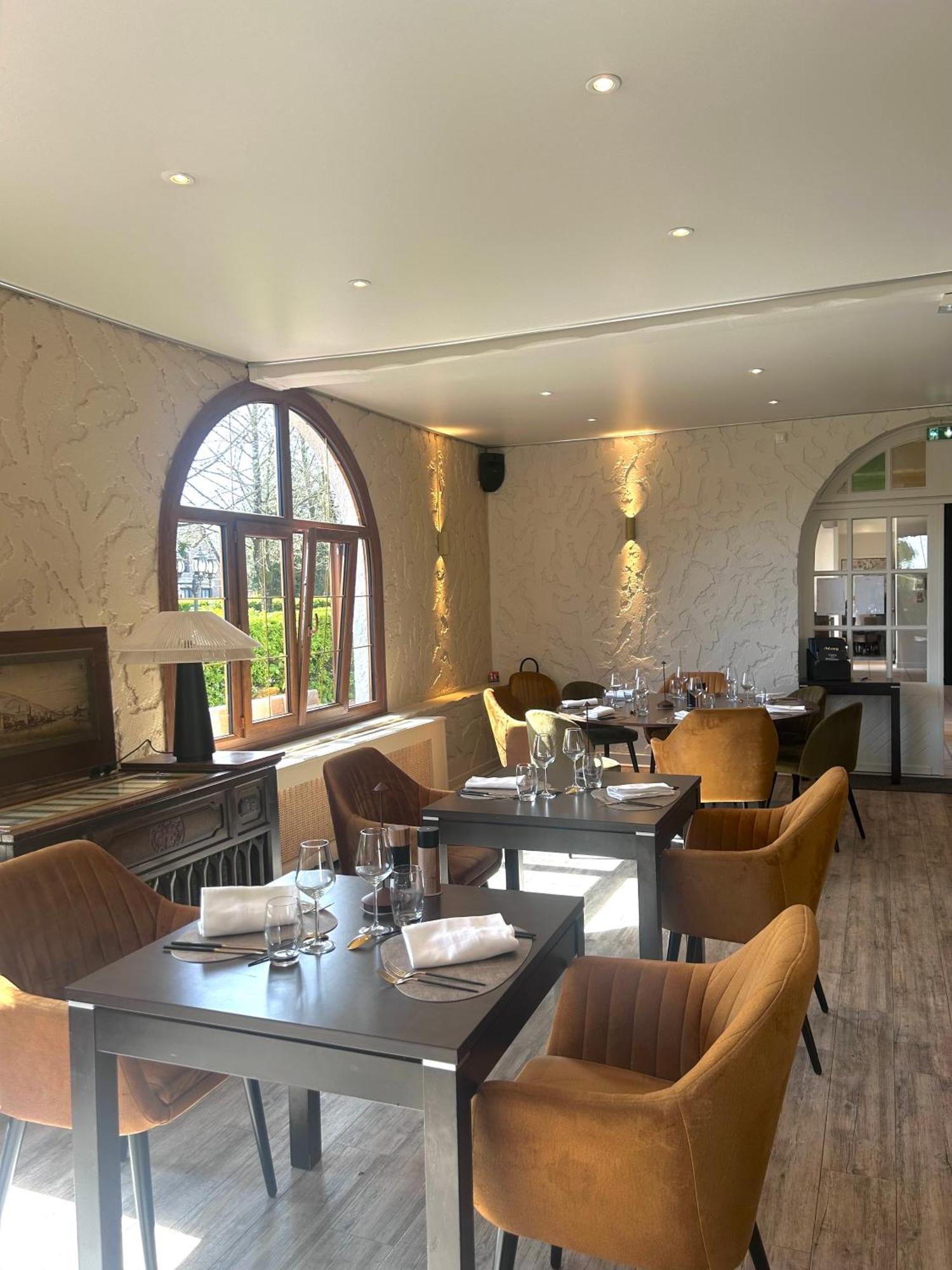 Cit'Hotel Le Pot D'Etain Holnon Buitenkant foto