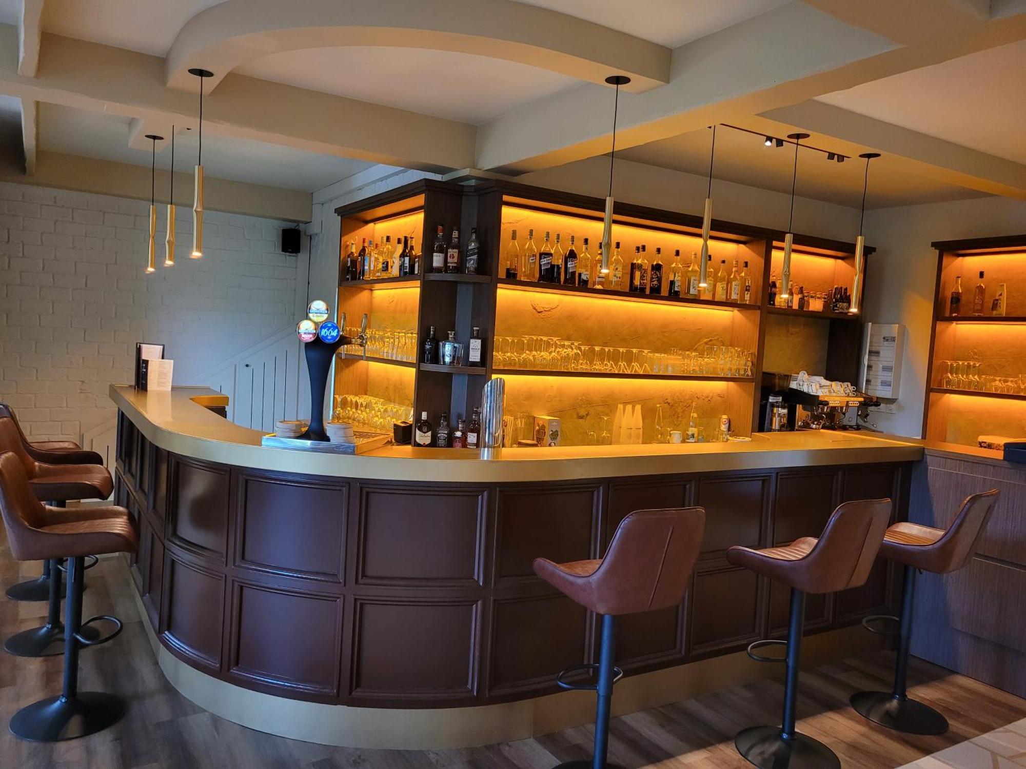 Cit'Hotel Le Pot D'Etain Holnon Buitenkant foto