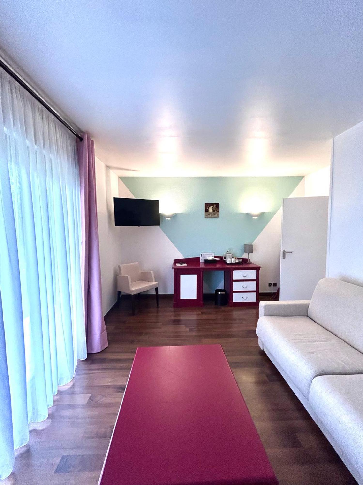 Cit'Hotel Le Pot D'Etain Holnon Buitenkant foto