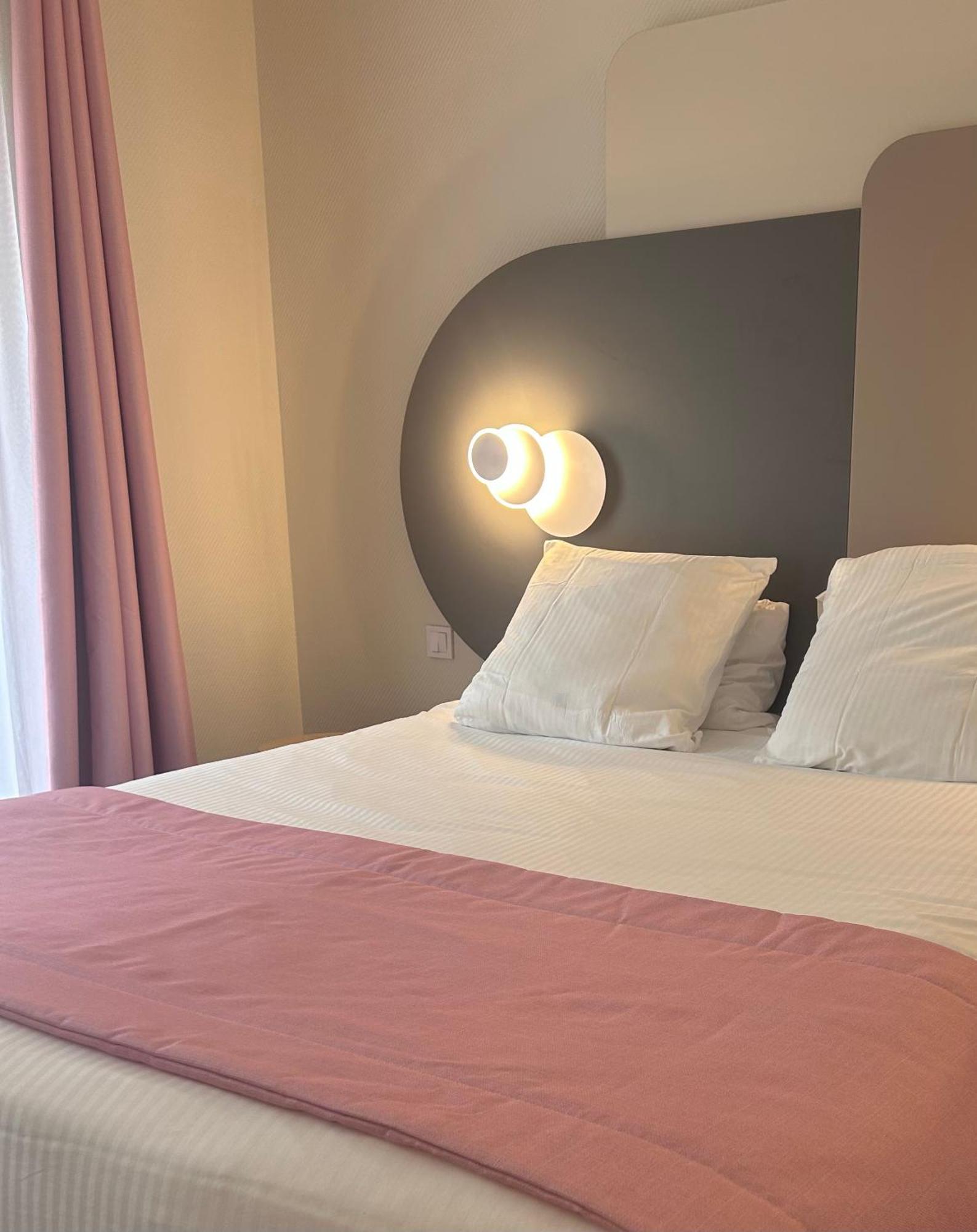 Cit'Hotel Le Pot D'Etain Holnon Buitenkant foto