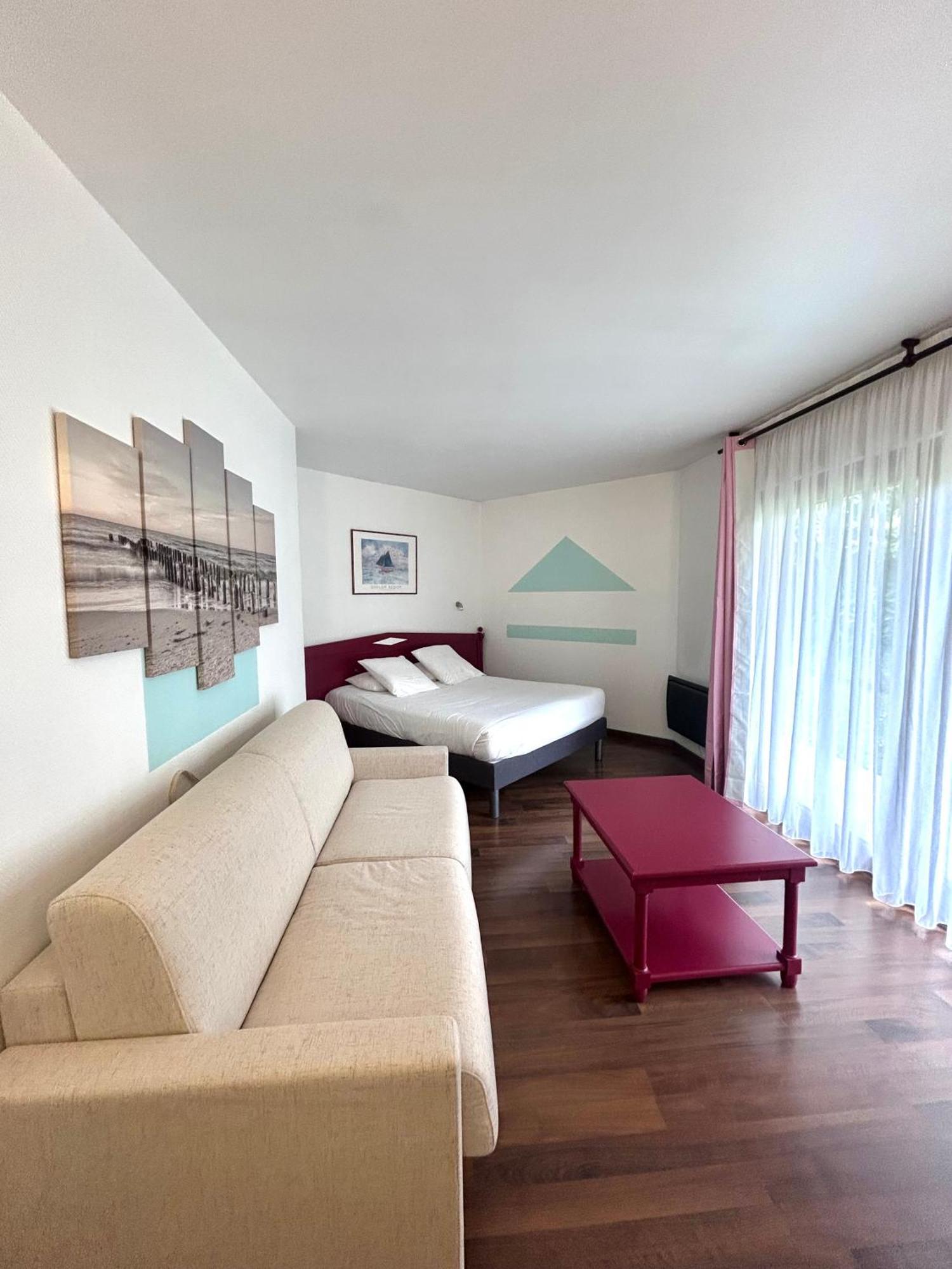 Cit'Hotel Le Pot D'Etain Holnon Buitenkant foto