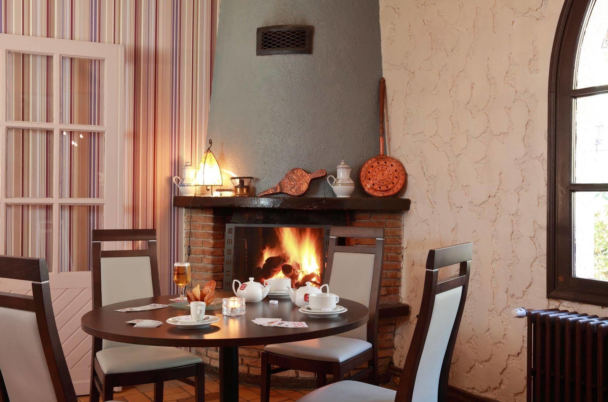 Cit'Hotel Le Pot D'Etain Holnon Buitenkant foto