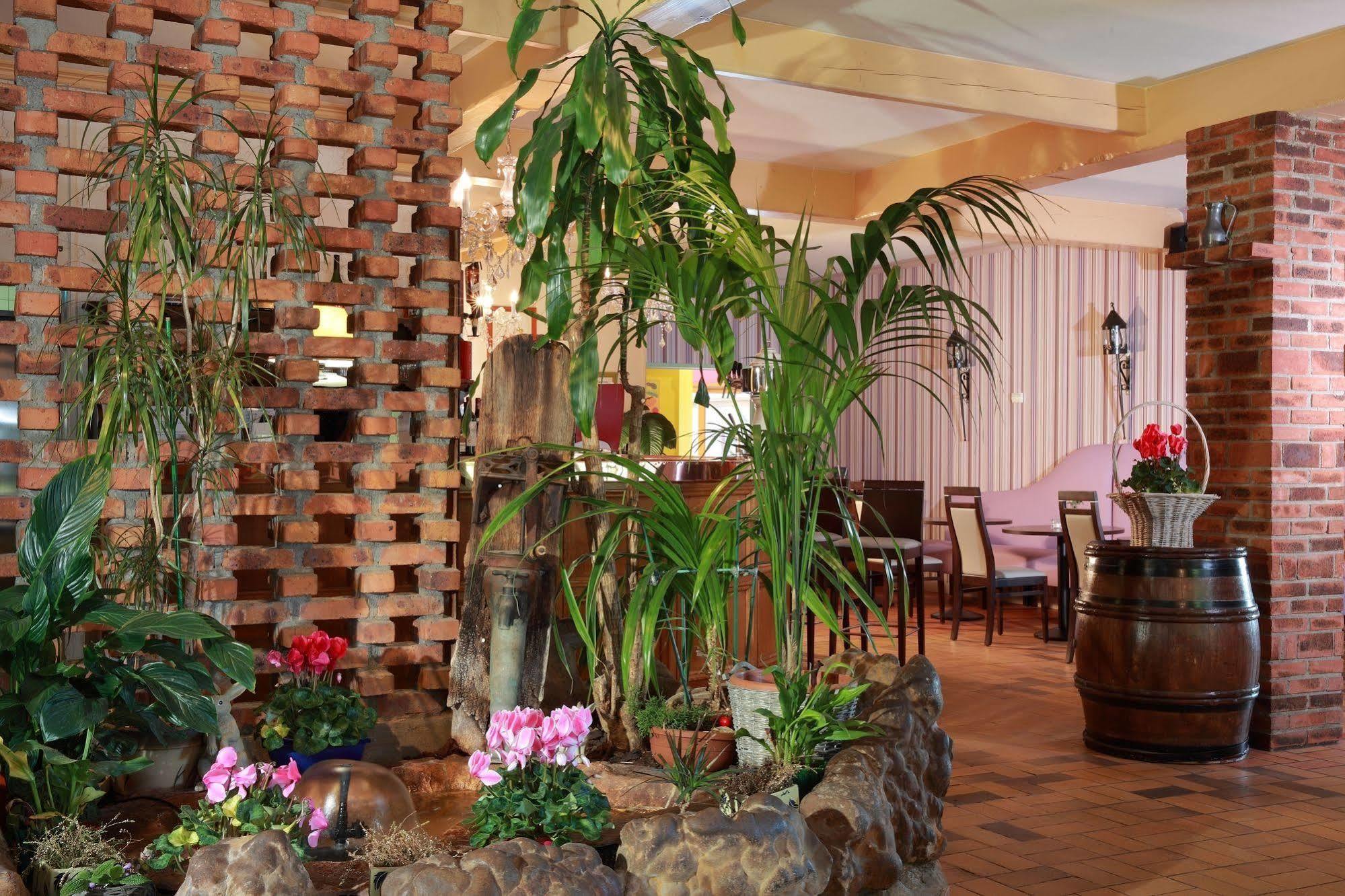Cit'Hotel Le Pot D'Etain Holnon Buitenkant foto
