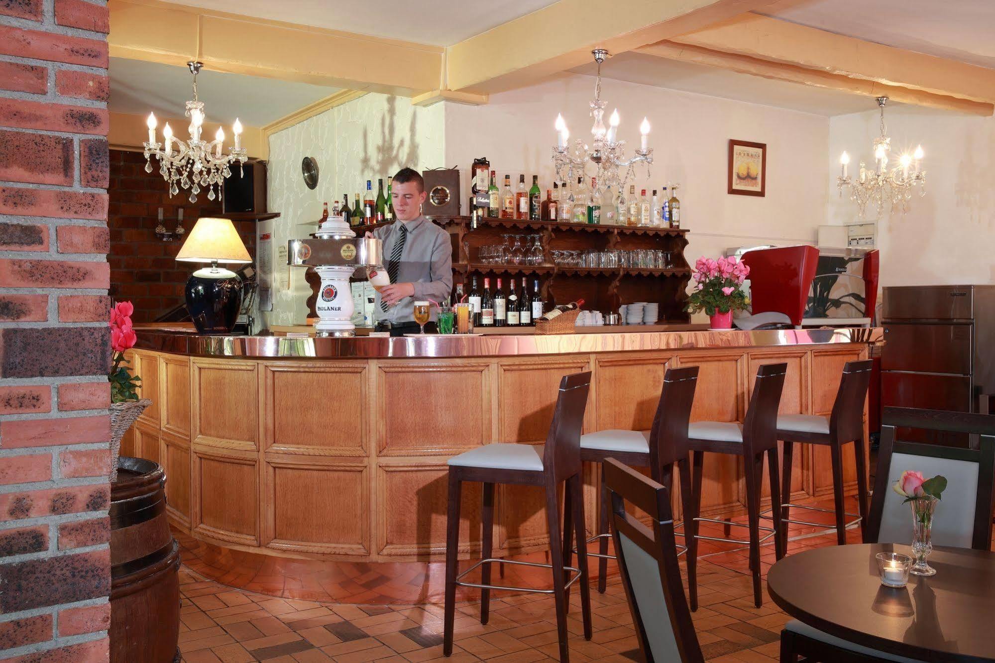 Cit'Hotel Le Pot D'Etain Holnon Buitenkant foto