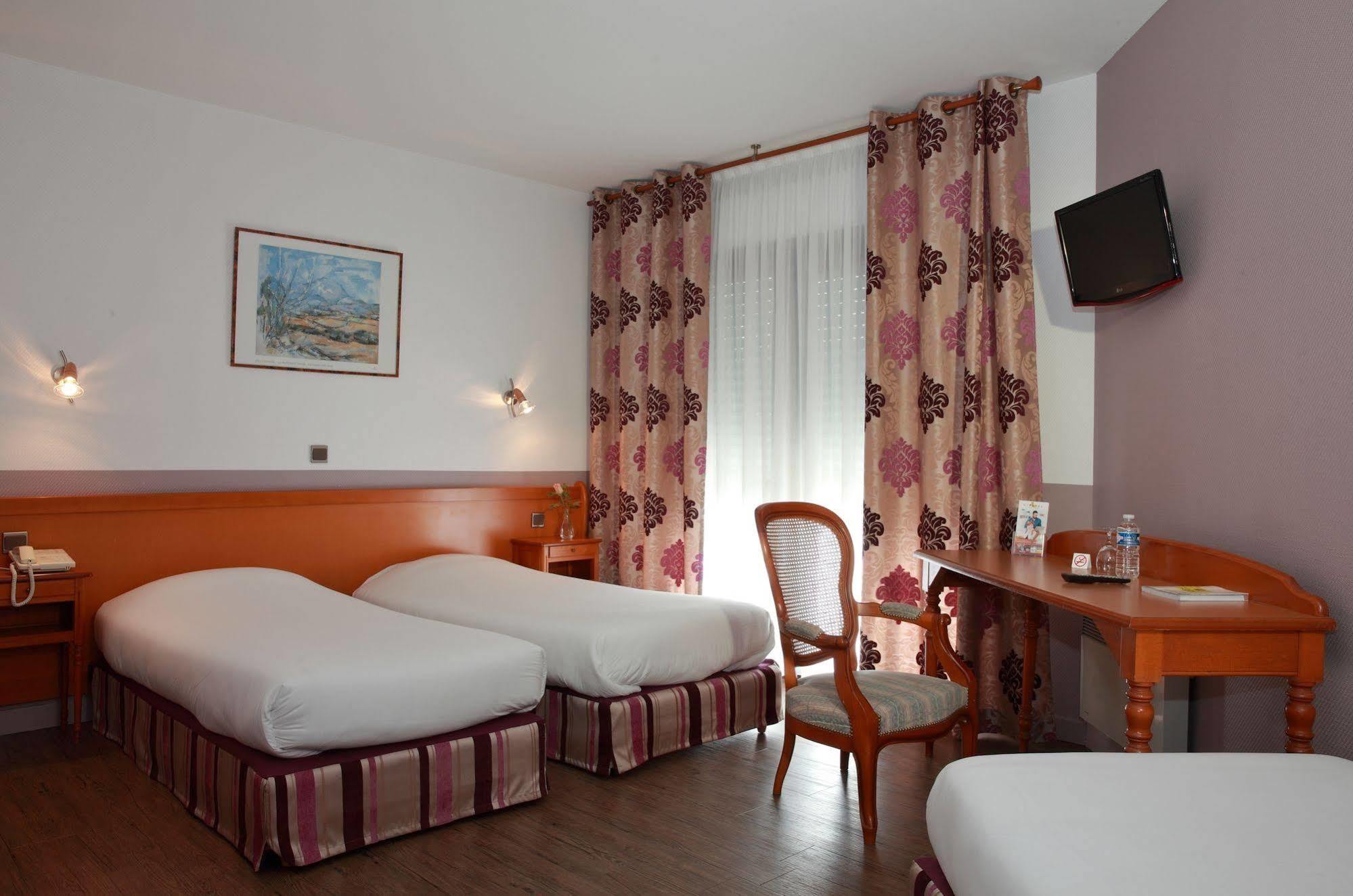 Cit'Hotel Le Pot D'Etain Holnon Buitenkant foto